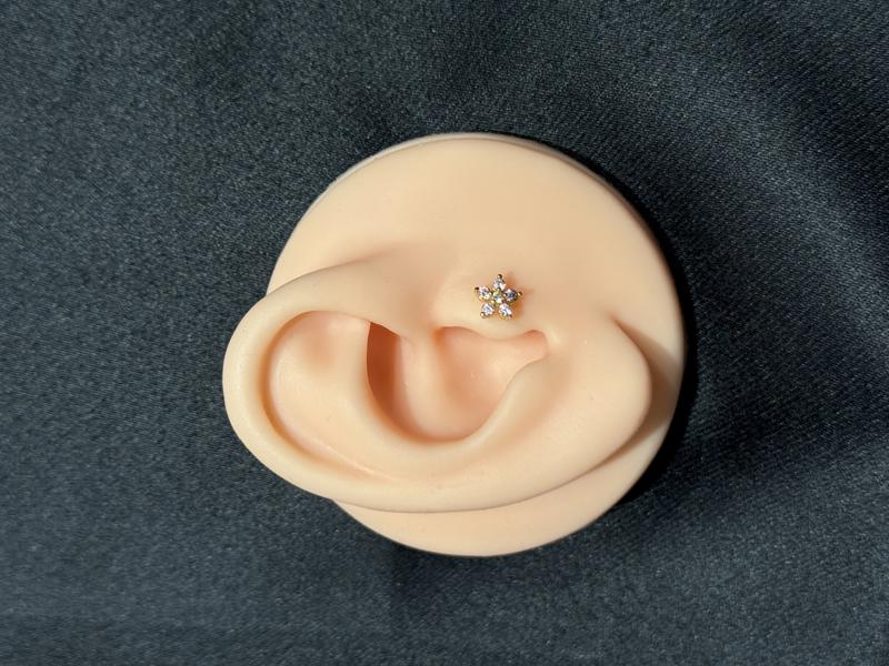Hatice Ünlü Pembe Taşlı Çiçek Gold Piercing